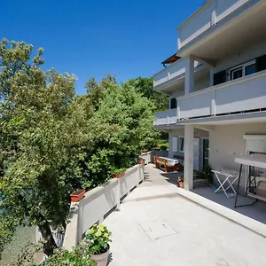  Apartment By The Sea In